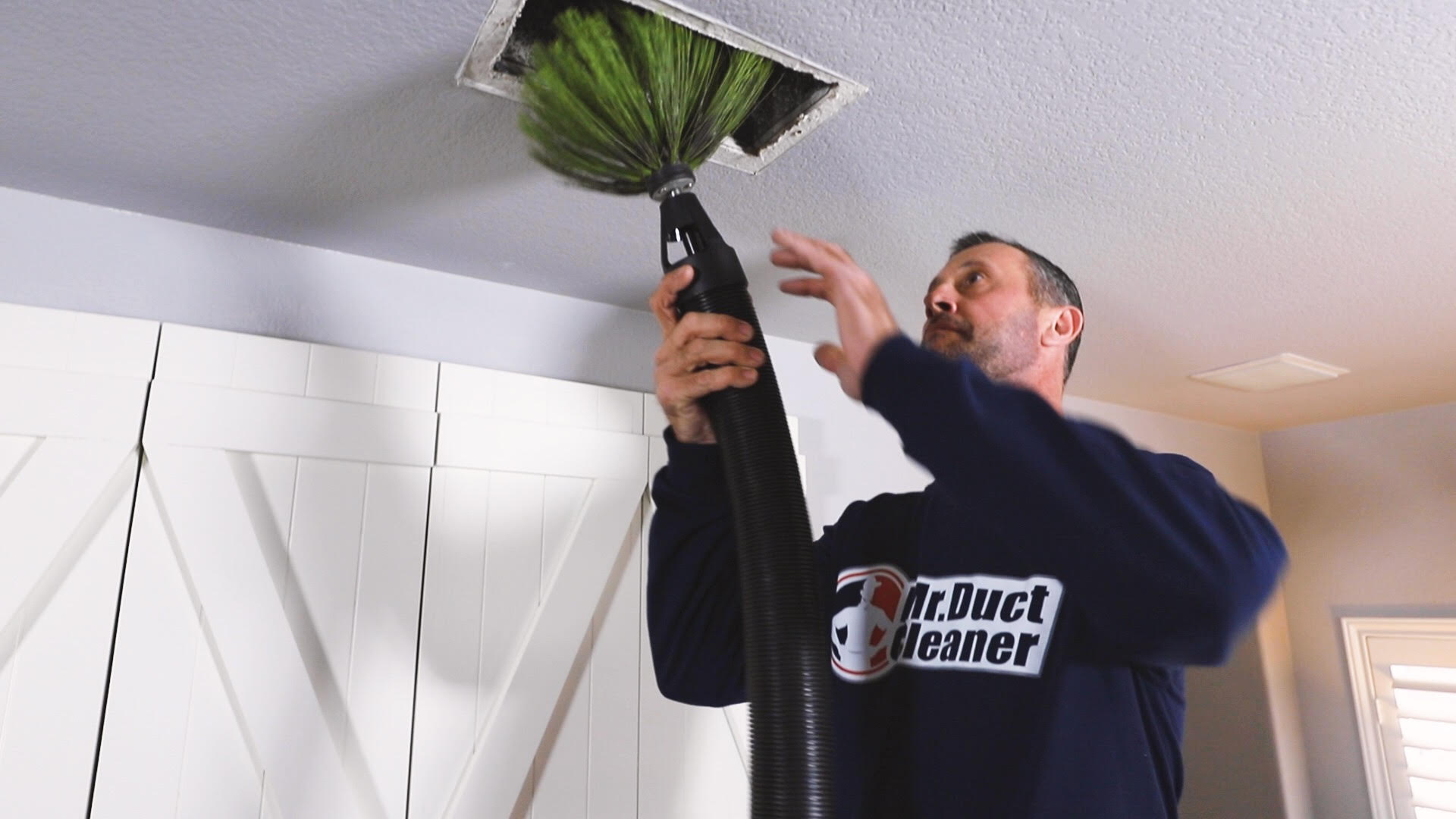 Read more about the article Signs That Show You Need an AC Duct Cleaning Dubai!